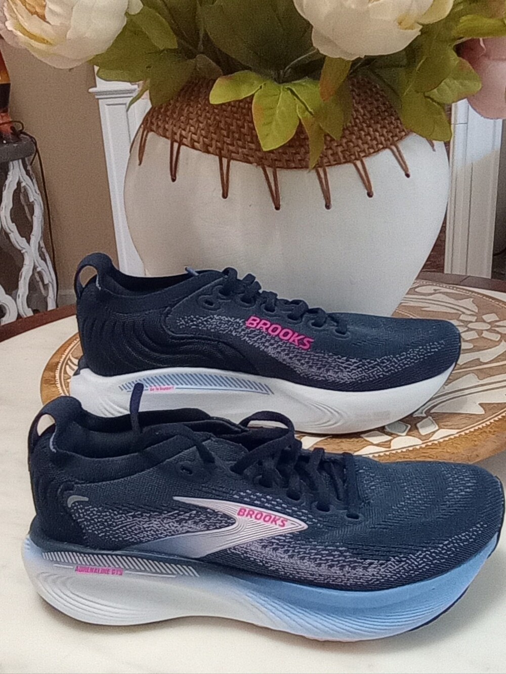 Brooks Women's Adrenaline GTS 25 running shoes Size 7.5